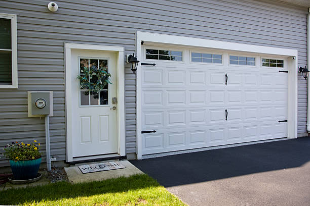 24/7 Emergency Garage Door Panel Replacement experts in New Lisbon, WI